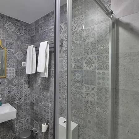 Leaseboa Suites *